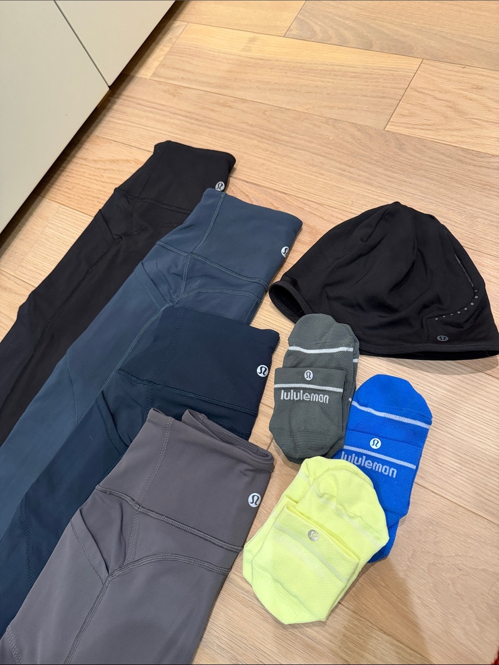 Lululemon bundle of leggings, socks and running hat